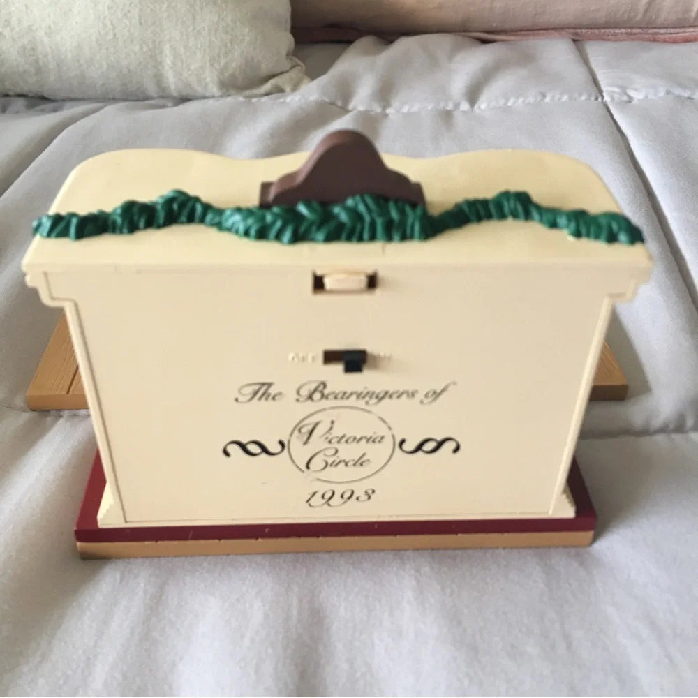 Hallmark Ornament Bearingers Flickering Fireplace
